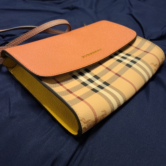 100% Authentic Burberry - Picture 2 of 4